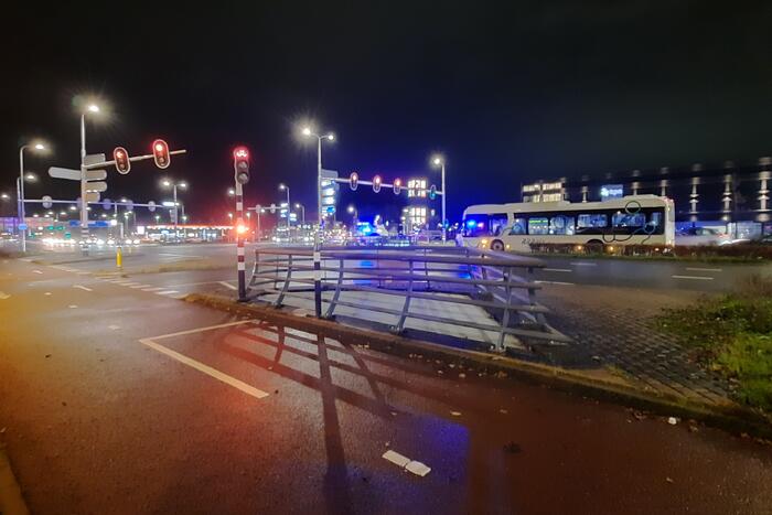 Auto klemgereden door politie