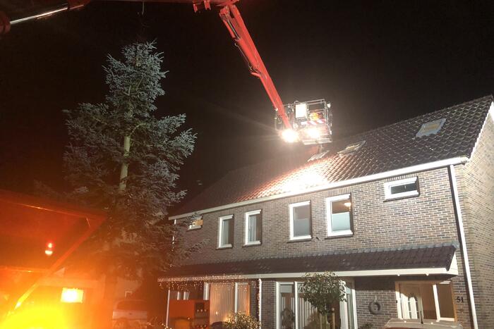 Brand in schoorsteen van woning
