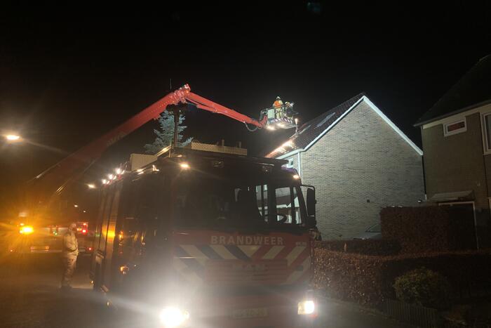 Brand in schoorsteen van woning