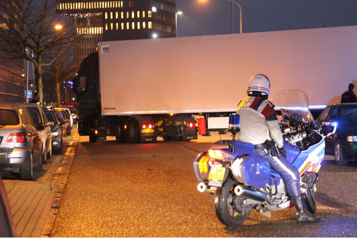 Zwaarbeveiligd transport vanaf voormalige gelddrukkerij Joh Enschedé