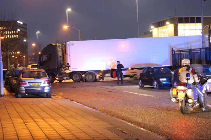 Zwaarbeveiligd transport vanaf voormalige gelddrukkerij Joh Enschedé