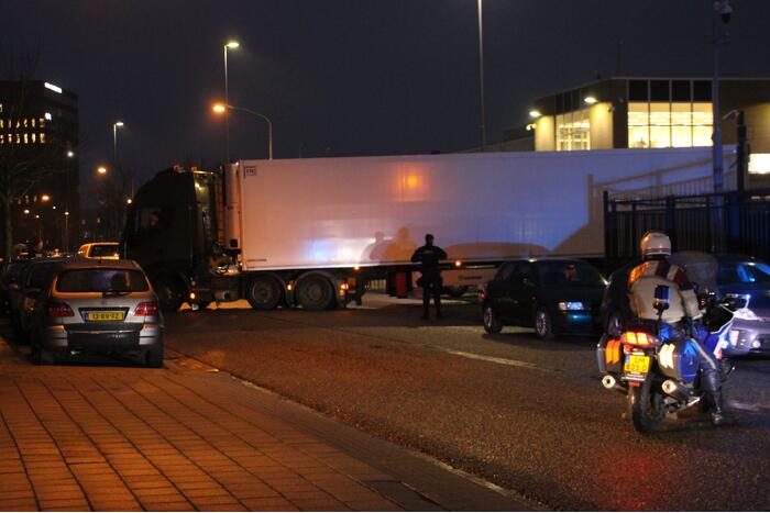 Zwaarbeveiligd transport vanaf voormalige gelddrukkerij Joh Enschedé