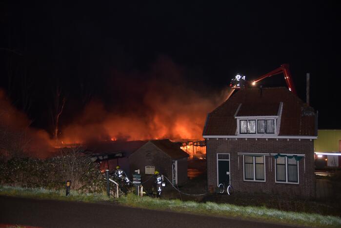 Bussen in brand bij Firma Maliepaard