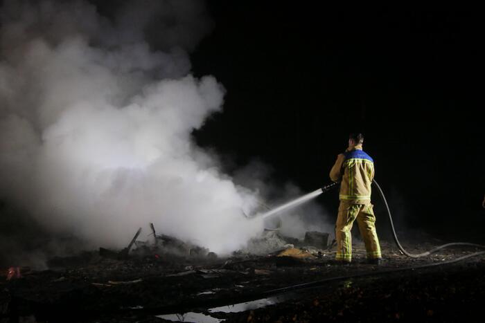 Flinke rookpluimen bij aangestoken buitenbrand