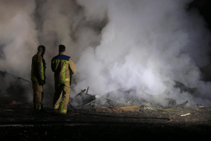 Flinke rookpluimen bij aangestoken buitenbrand