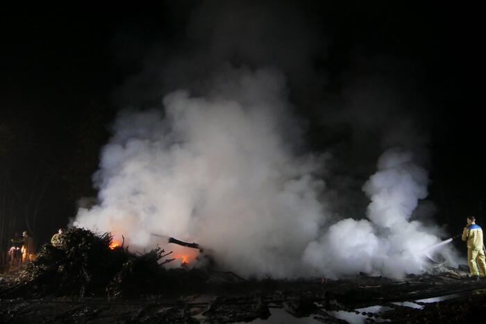 Flinke rookpluimen bij aangestoken buitenbrand