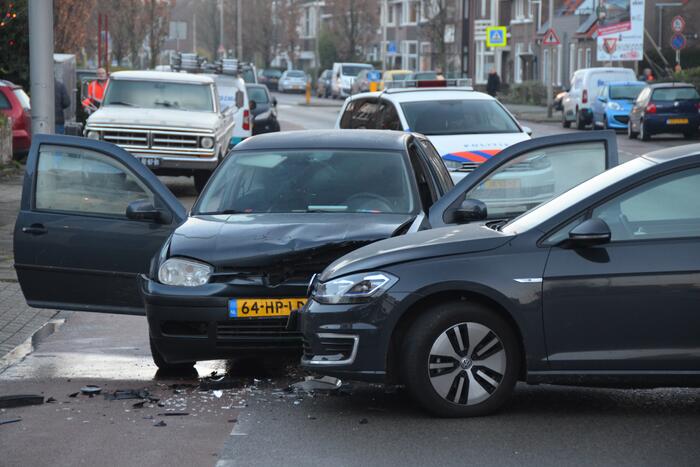 Gewonde bij aanrijding tussen twee voertuigen