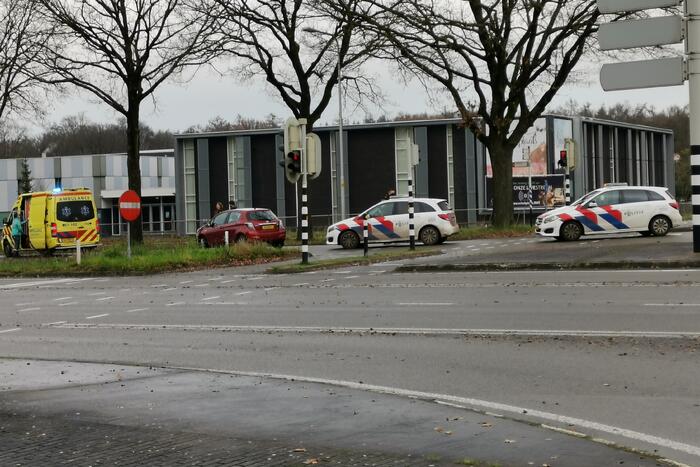 Overstekende voetganger met rollator aangereden door auto