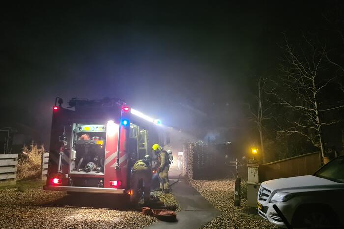 Flinke brand in houten chalet