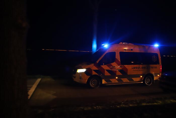 Auto botst tegen pijlwagen