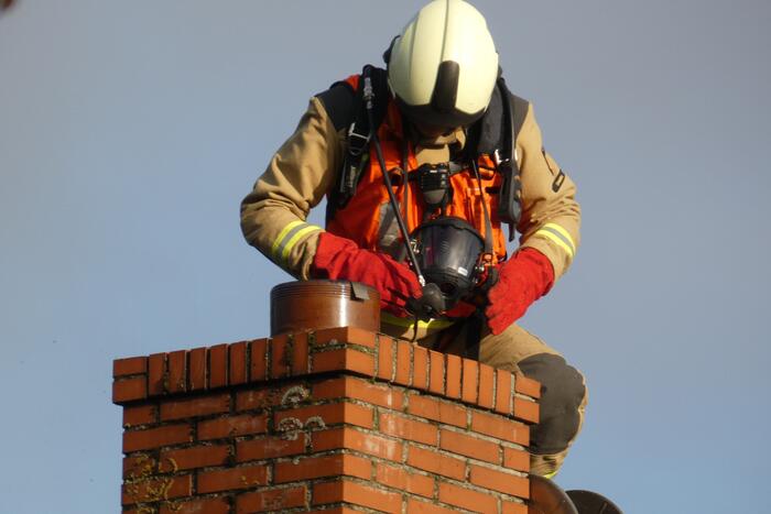 Flinke schoorsteenbrand bij woning