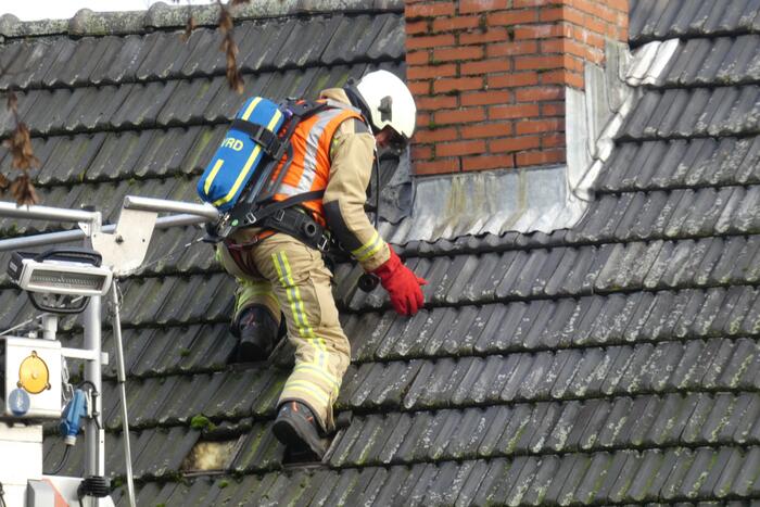 Flinke schoorsteenbrand bij woning