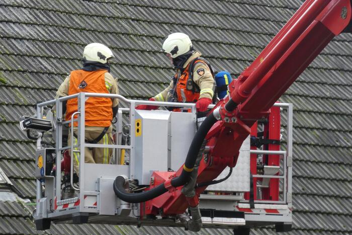 Flinke schoorsteenbrand bij woning