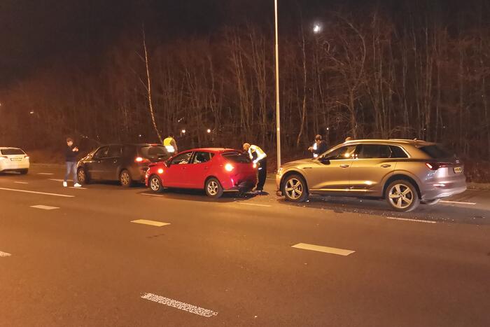 Botsing tussen meerdere auto's