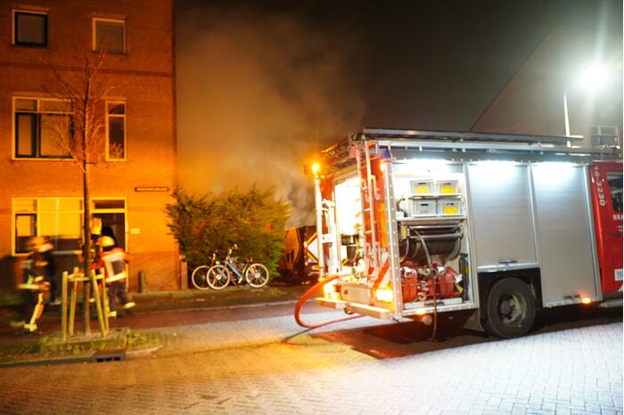 Flinke brand in een schuur tegen de woning