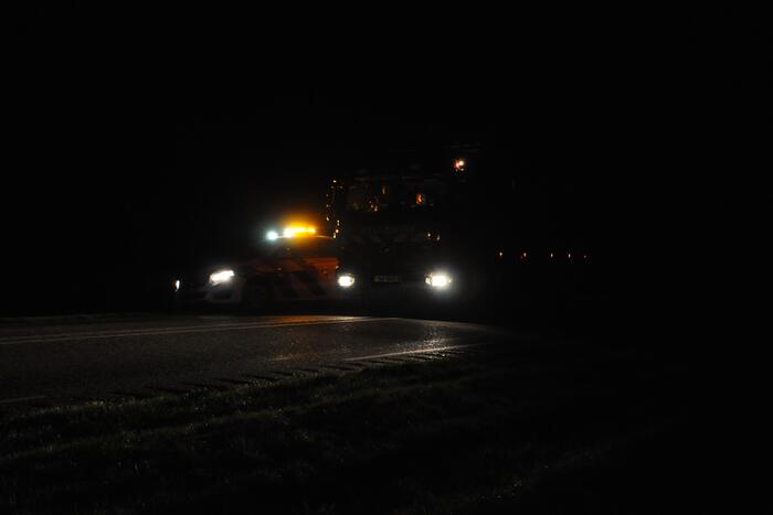 Dronken automobilist rijdt talud af