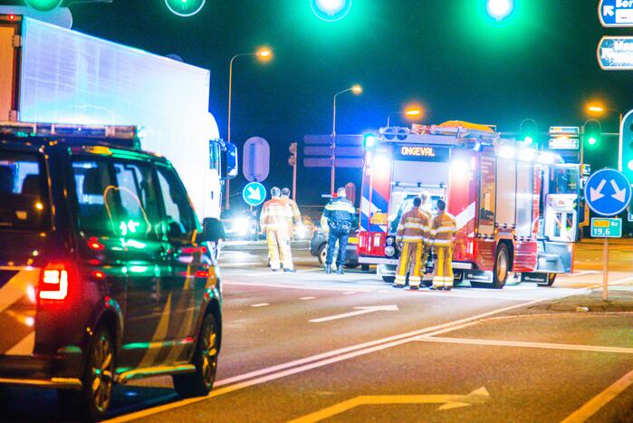 Persoon gewond bij botsing tussen twee auto's