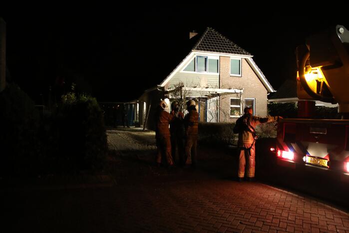 Brand in schoorsteen van woning