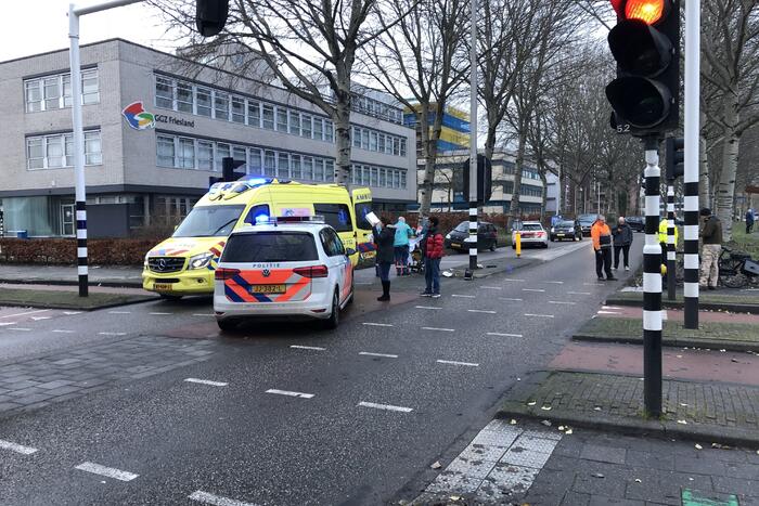 Overstekende fietser aangereden door auto