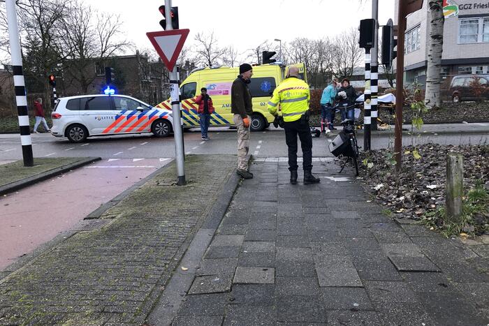 Overstekende fietser aangereden door auto