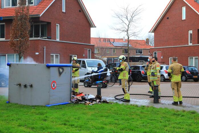 Papiercontainer in brand