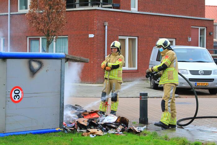 Papiercontainer in brand