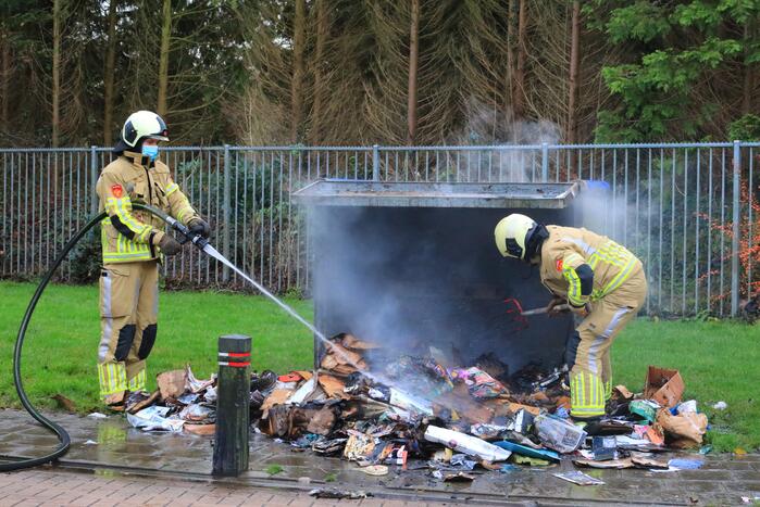 Papiercontainer in brand