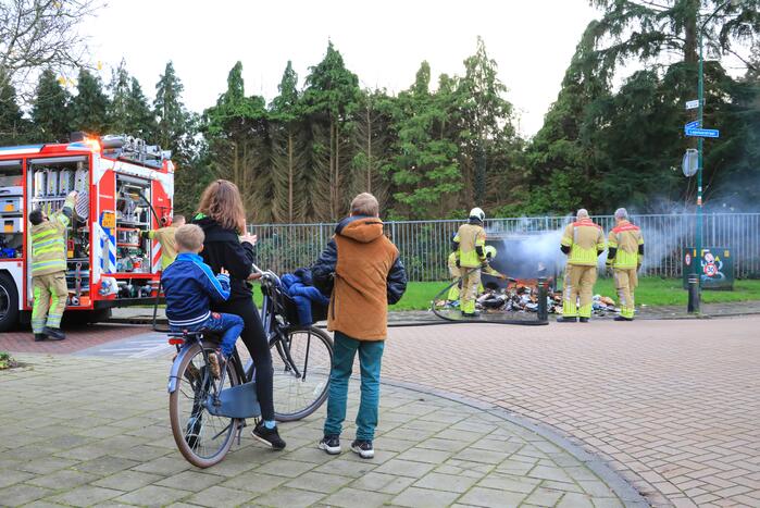 Papiercontainer in brand