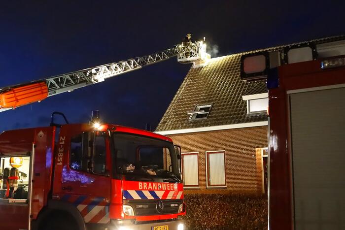 Bewoners proberen zelf brand te blussen