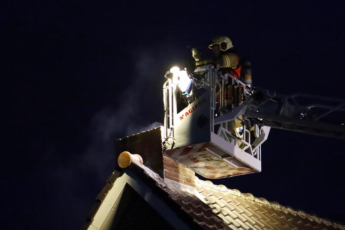Bewoners proberen zelf brand te blussen