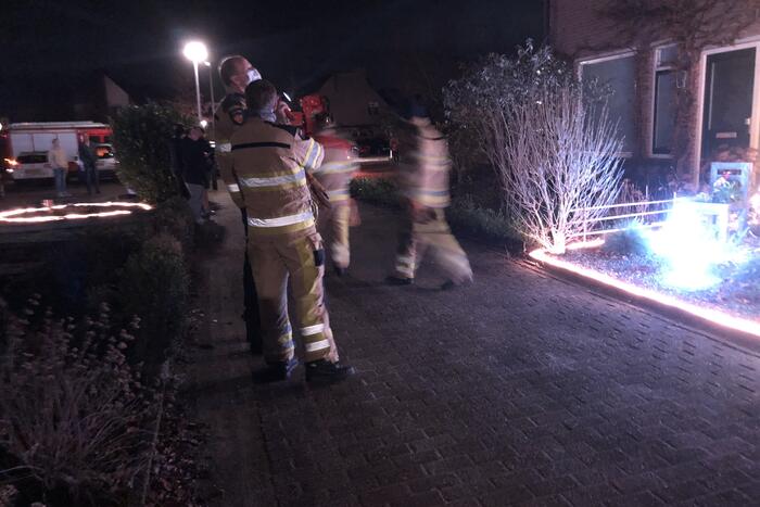 Kat valt van schrik in schoorsteenpijp