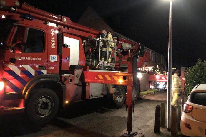 Kat valt van schrik in schoorsteenpijp