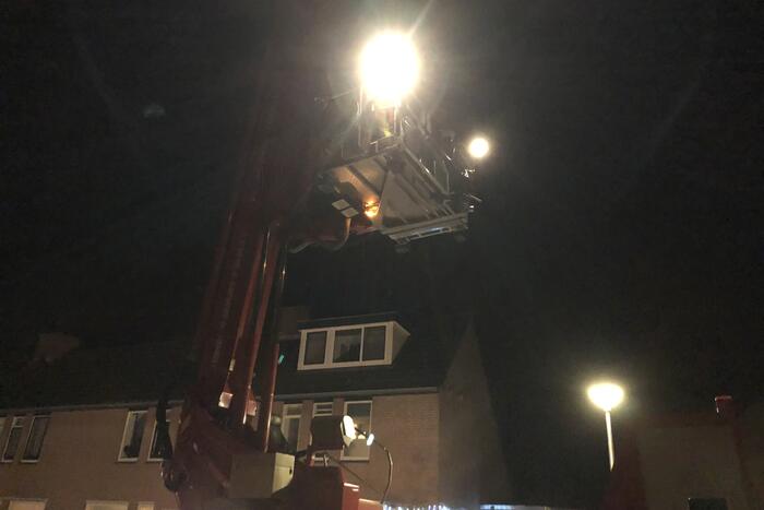 Kat valt van schrik in schoorsteenpijp