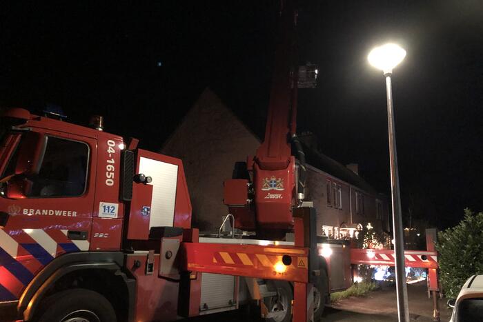 Kat valt van schrik in schoorsteenpijp