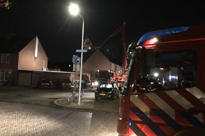 Kat valt van schrik in schoorsteenpijp