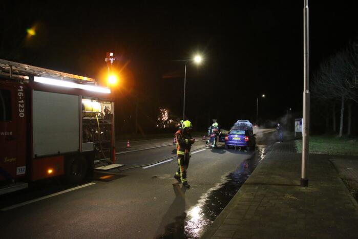 Auto brandt volledig uit