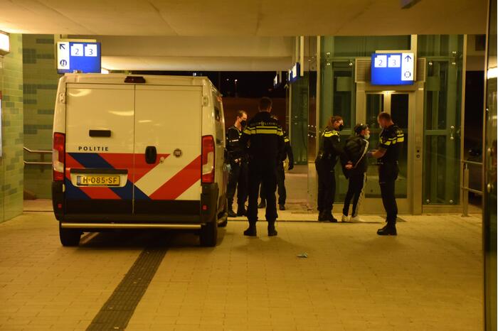 Politie doet meerdere aanhoudingen op NS-station