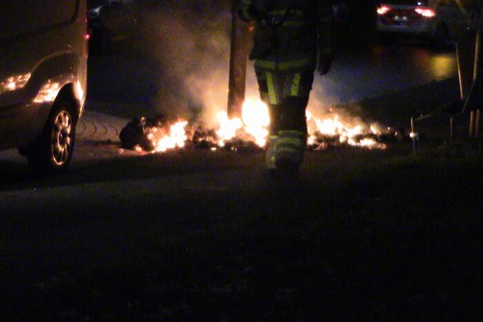 Aantal zaken plastic in brand