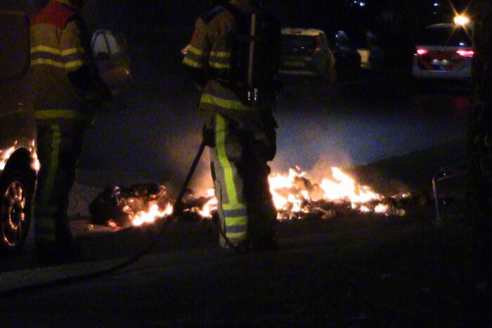 Aantal zaken plastic in brand