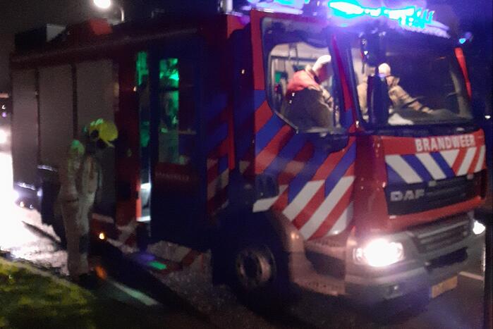 Scooter naast heg uitgebrand