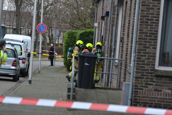 Straat afgesloten door gaslekkage in woning