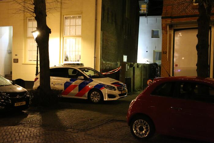 Overleden vrouw (35) aangetroffen in woning