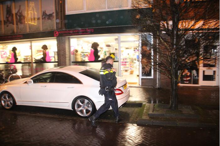 Overval op dierenwinkel van den Berg