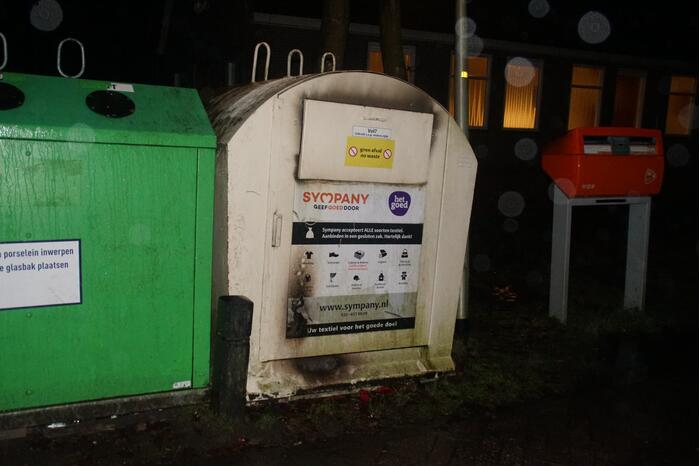 Brand in kledingcontainer snel geblust