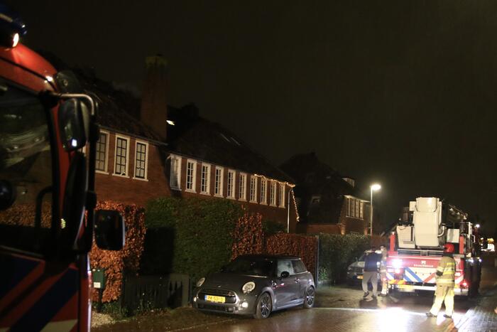 Brand in schoorsteen van woning