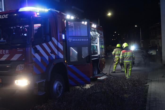 Auto loopt veel schade op bij brand
