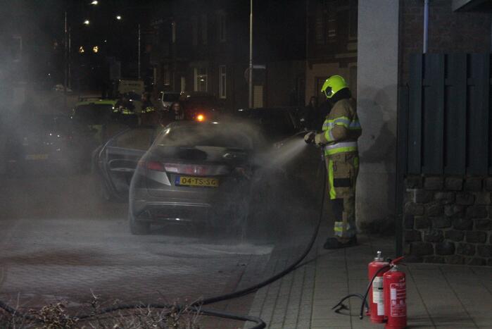 Auto loopt veel schade op bij brand