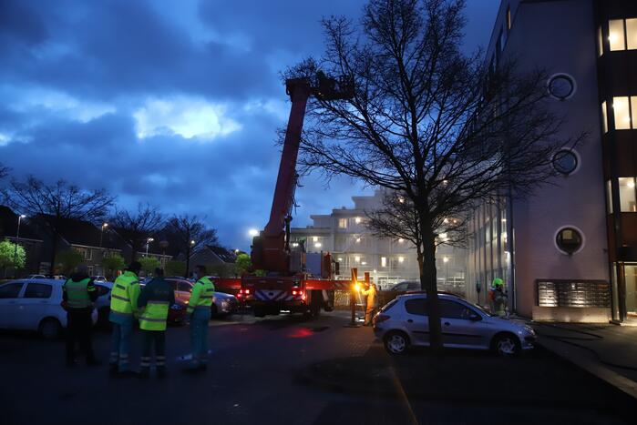 Appartementencomplex vol rook door brand