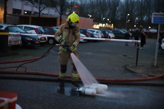 Appartementencomplex vol rook door brand