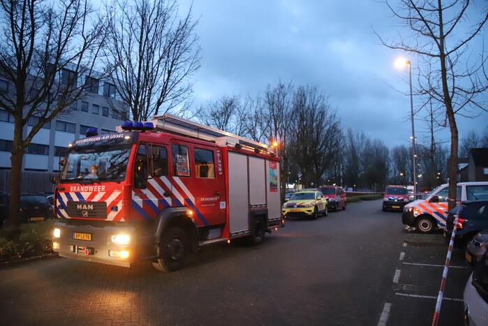 Appartementencomplex vol rook door brand